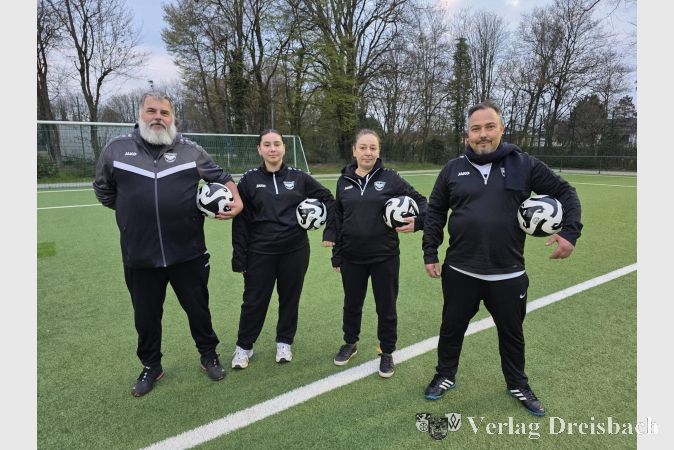 Foto: B. Siebert
Das Trainerteam der SG DJK Hattersheim Thomas Potkowa, Tuana, Özge und Harun Kücük begrüßte zu Beginn des Probe- und Sichtungstrainings die Teilnehmerinnen.
