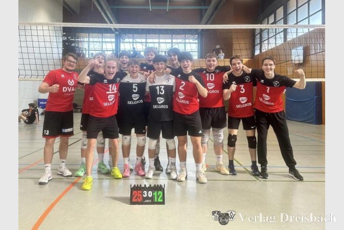 Foto: TuS Kriftel
Die Herren 4 feiern den Klassenerhalt.