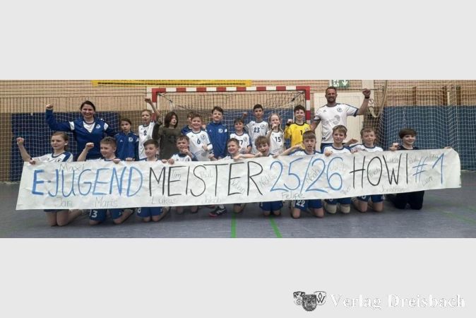 Foto: HSG
Meister ihrer Klasse: die HoWi-E-Jugend nach dem Sieg gegen VfR/Eintracht Wiesbaden.