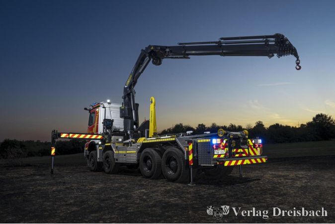 Foto: Michael Rauch
Das Wechselladerfahrzeug-Kran (WLF-K 32/6900) vereint die Vielseitigkeit eines Wechselladers mit den Möglichkeiten eines leistungsstarken Ladekrans.