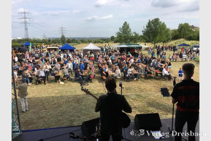 Foto: Gemeinde
Erfahrungen mit Open Air-Events hatte man beim Kulturforum schon lange sammeln kömnnen: Hier eine Impression vom einstigen Festival „MyZiegelei“ im Ziegeleipark.