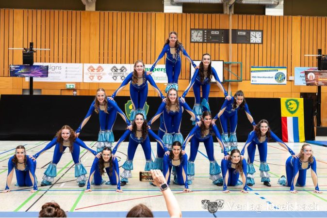 Foto: Simone Stein Fotografie
Tolle Formationen und mitreißende Auftritte prägten den Wettbewerb: In der Kategorie Showtanz 11 bis 15 Jahre belegte die Gruppe „Fire and Fame“ der Gemütlichkeit Weilbach den 5. Platz.