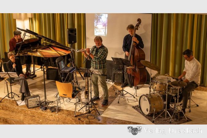 Foto: BR_FFC
Axel Grote und sein Ensemble bei einem früheren Konzert im Rat- und Bürgerhaus.