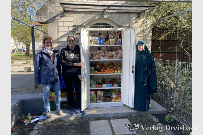 Foto: hl
Drei der Lebensmittelretter von foodsharing MTK. Von links nach rechts: Carolina Beege, Pia Würzburger und Marejam Mountij.