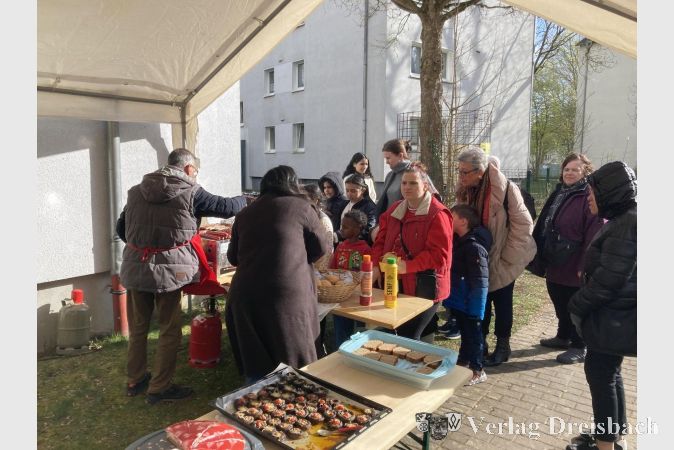 Foto: hl
Die leckeren Würstchen vom Grill waren sehr gefragt.