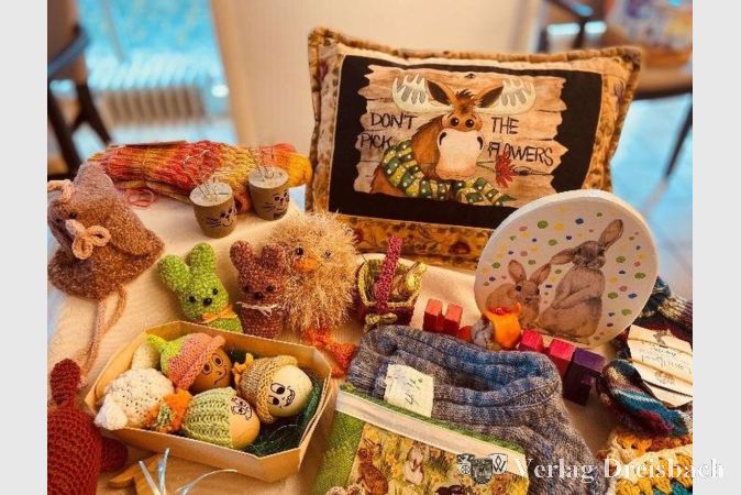 Foto: Stadt Hattersheim
Auch die Kreativgruppe der Altmünstermühle hatte viele zum Osterfest passende Artikel im Angebot.