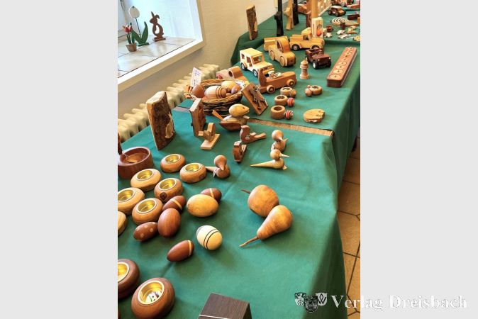 Foto: Stadt Hattersheim
Die Holzwürmer präsentierten eine große Auswahl an handgefertigten Werkstücken.