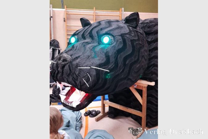 Foto: DJK
Der für die Mapindus-Performance namensgebende Panther beherrschte mit seinen 4,80 Meter Länge due Bühne.