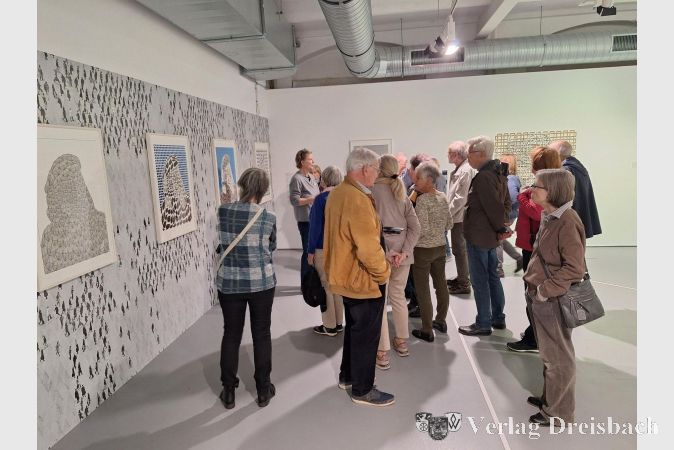 Foto: Werner Grundmann, Kulturforum Kriftel 
Die Teilnehmerinnen und Teilnehmer in der Schirn Kunsthalle während der Führung.