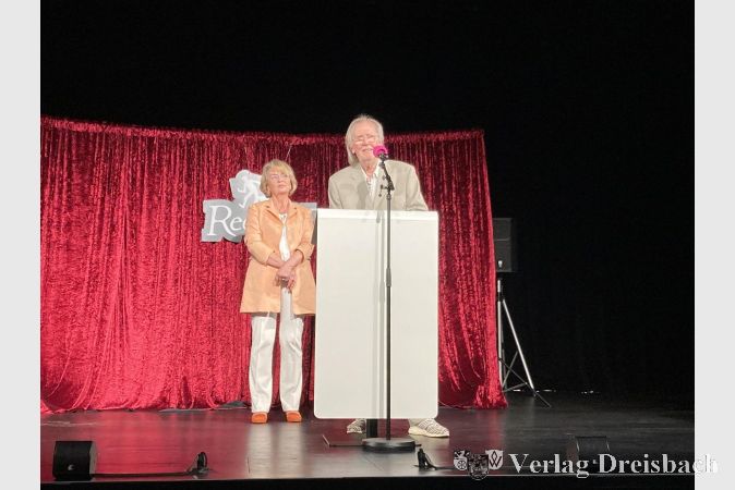 Foto: hl
Sie sind stolz auf den Verein Theater RequiSiT: Erster Vorsitzender Bernhard Fielenbach und Zweite Vorsitzende Christa Gräfin von Beust.
