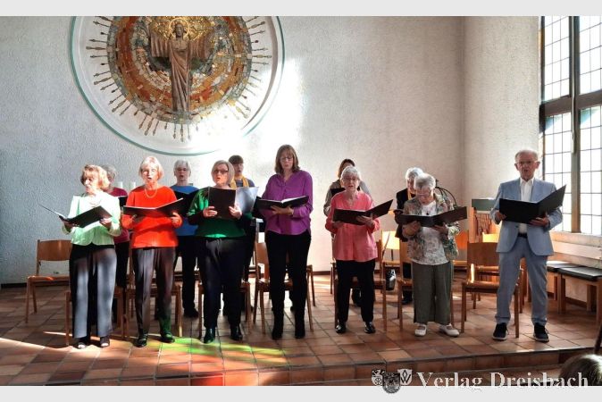 Foto: Stephan Frisch
40 Jahre Singkreis der Evangelischen Auferstehungsgemeinde! Das wurde am 19. April mit einem Konzert in der Kirche gefeiert.