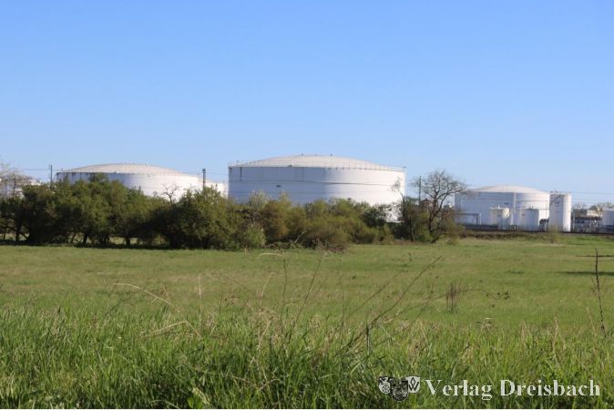 Foto: gus
Der wunschgemäßen Entwicklung des Gebiets West V.2 steht die Seveso-Richtlinie entgegen, weiter ist unklar, wie die Alternativen aussehen könnten und ob der Bedarf dafür besteht.