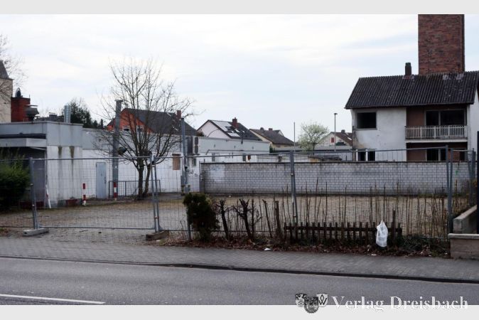 Foto: gus
Die künftige Baustelle am Pérols-Kreisel steht inzwischen seit fast einem Jahr leer.