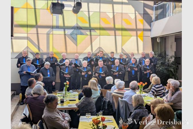 Foto: mpk
Unter der Leitung von Sebastian W. Wagner präsentierte der Männerchor ein abwechslungsreiches und unterhaltsames Konzert.