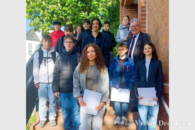 Foto: Stadt Flörsheim
Bürgermeister Dr. Bernd Blisch begrüßte am Morgen eine Gruppe von Jugendlichen, die am „Girls‘ Day und Boys‘ Day“ bei der Stadtverwaltung teilnahmen