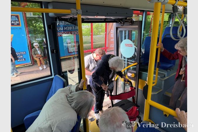 Foto: Gemeinde
Übung sorgt für Sicherheit, und ein souveräner Umgang mit dem Rollator sorgt für Mobilität.