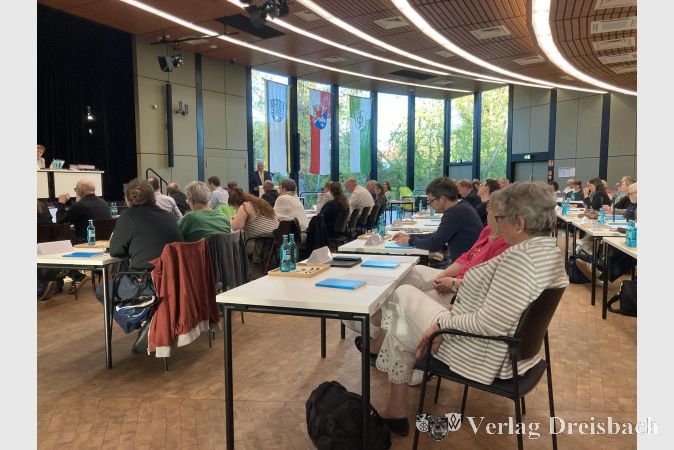 Foto: hl
Zu Beginn der Sitzung der Stadtverordneten gab es eine kurze Ansprache von Bürgermeister Klaus Schindling.