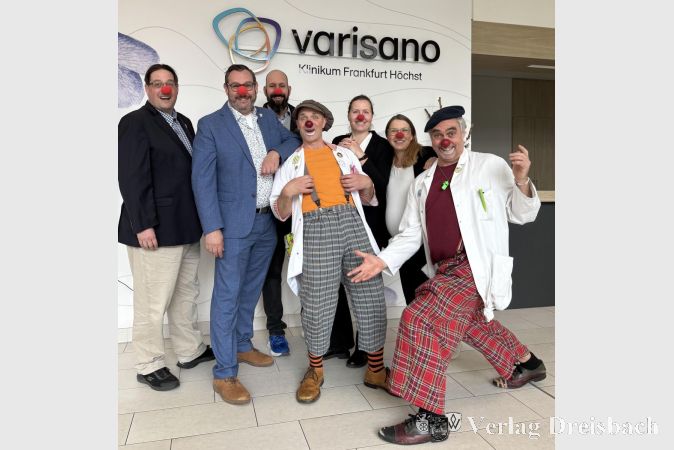 Foto: Gemeinde
Von links: Pasquale Fiore (Sitzungspräsident KKK), Bürgermeister Christian Seitz, Daniel Weiß, Angela Böhmer und Denise Braun (KKK) mit Dr. Lächle und Dr. Kuddelmuddel von den Clowndoktoren.