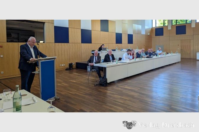 Foto: mpk
Konstituierende Sitzung der Flörsheimer Stadtverordnetenversammlung am vergangenen Donnerstag: Michael Kröhle wurde als Stadtverordnetenvorsteher wiedergewählt.