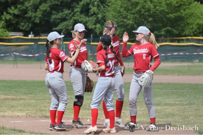 Foto: Redwings
Die Softball-Damen der Main-Taunus Redwings.