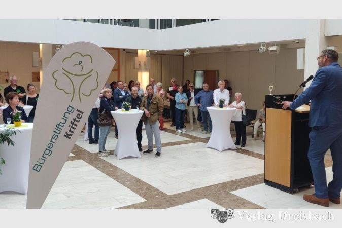 Foto: Gemeinde
Bürgermeister Christian Seitz richtete als Vorsitzender des Stiftungsrates das Wort an die Gäste.