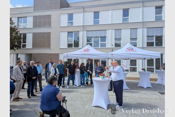Foto: mpk
Bürgermeister Klaus Schindling brachte im Namen aller Gremien sowie der Bürgerinnen und Bürger der Stadt Hattersheim seine Freude darüber zum Ausdruck, dass man mit EVIM einen so starken und guten Partner an der Seite hat.