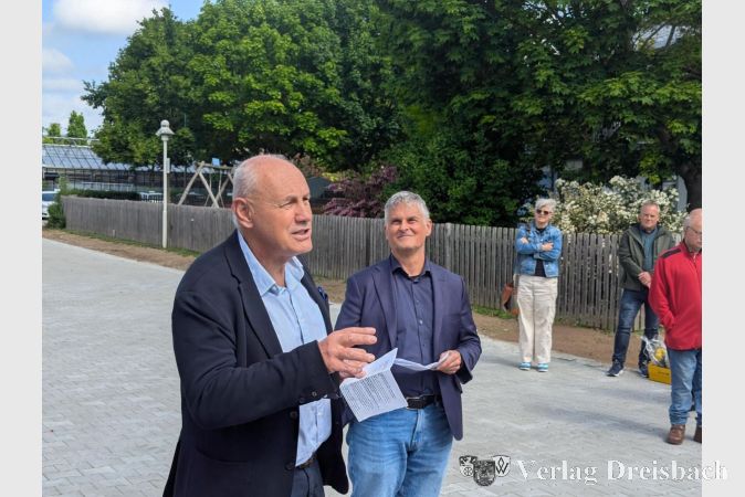 Foto: mpk
Auch die EVIM-Geschäftsführer Carlos Müller (links) und Holger Thewalt zeigten sich begeistert vom Neubau und dem hier praktizierten Doppelkonzept. Carlos Müller betonte, dass es hier "endlich mal gelebte Partizipation" gebe.