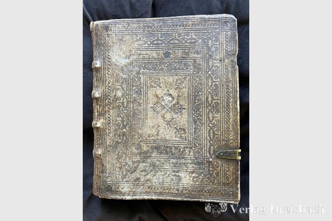 Foto: Heimatmuseum
Restauriertes Buch des Schultheissen Trost von 1676.