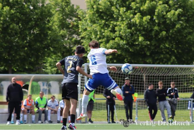 Foto: Celine Syplie
Immer wieder schneller am Ball als der Gegner – SV 07 Kriftel mit aussichtsreichen Chancen.