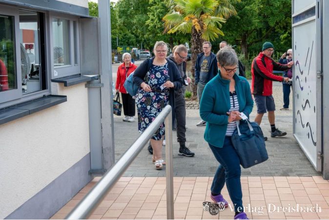 Foto: BR
Freudiger Andrang zur Saisoneröffnung im Parkbad.