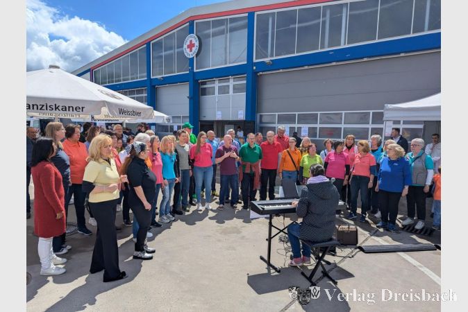 Foto: mpk
Pünktlich zum Auftritt der Chorgemeinschaft zeigte sich die Sonne.