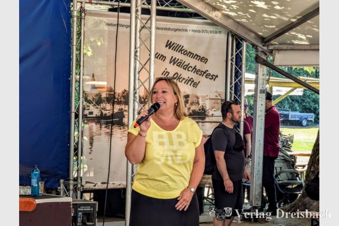 Foto: mpk
Daniela Heislitz moderierte am Montagvormittag den Frühschoppen der Vereine.