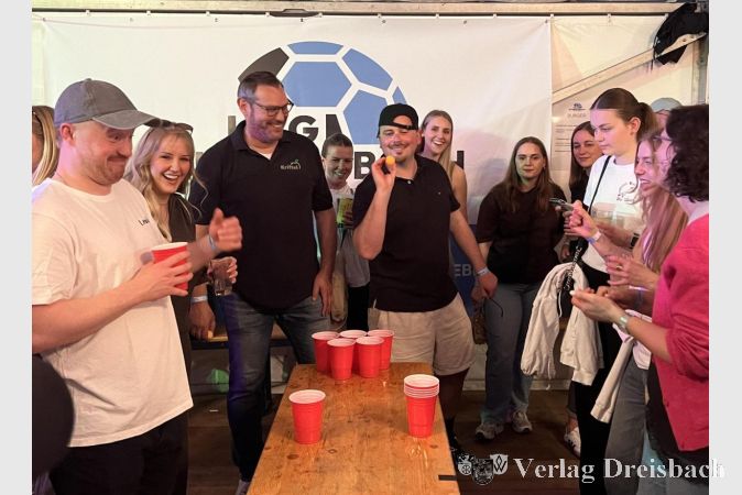 Foto: TuS Kriftel
Bürgermeister im Doppelpack: Christian Seitz und Wilhelm Schultze beim Beerpong.
