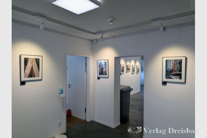 Foto: mpk
Seit dem vergangenen Freitag verschönern die Fotografien von Tim Goger die Wände in den Räumlichkeiten der HaWoBau.