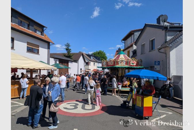 Foto: mpk
Die prall gefüllte Bahnhofstraße mit ihren vielen Buden.