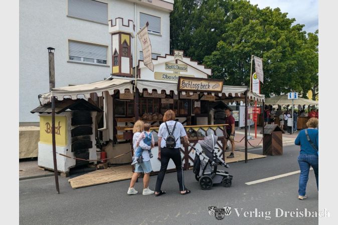 Foto: mpk
Mancher Stand war besonders aufwendig gestaltet, wie diese kleine "Burg" hier.