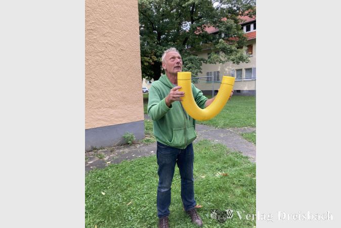 Foto: hl
Viele unterhaltsame Spielideen, so ist Eberhard Roth in der Siedlung bekannt.