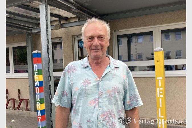 Foto: hl
Eberhard Roth vor dem Stadtteilbüro.