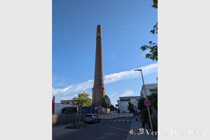 Archivbild: mpk
Am 22. Juni beginnen die Arbeiten am Sarotti-Schornstein mit der Baustelleneinrichtung.