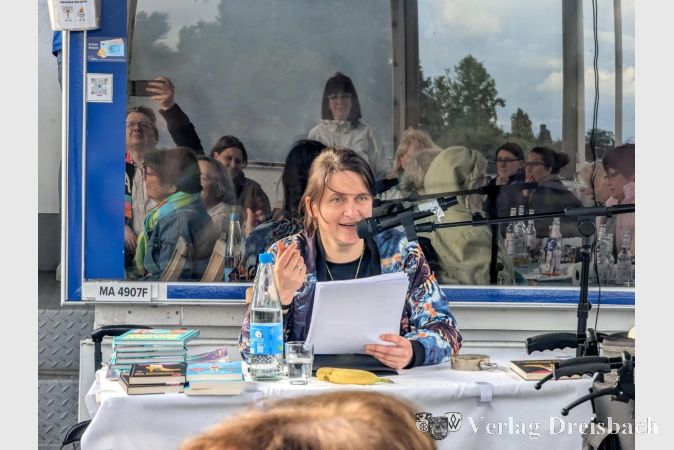 Foto: mpk
Ella Carina Werner hatte zahlreiche Gedichte und Kurzgeschichten mitgebracht.