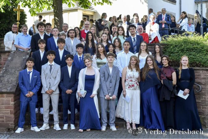Foto: Mike Wenski
33 junge Christen haben am vergangenen Samstag das Sakrament der Firmung empfangen.