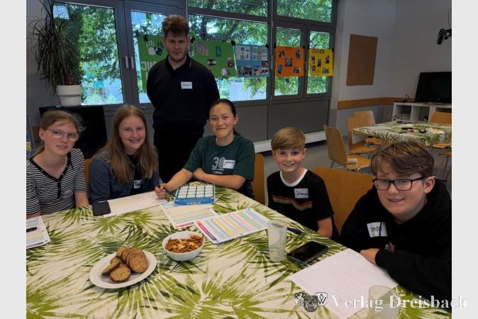 Foto: Gemeinde
Kennenlerntreffen im Freizeithaus. Man wirbt derzeit um neue Mitglieder für das Jugendforum, etwa durch den Versand von Einladungsbriefen und Werbung beim Lindenblütenfest. Das Organisationsteam kann sich über eine steigende Zahl von Interessenten freuen.