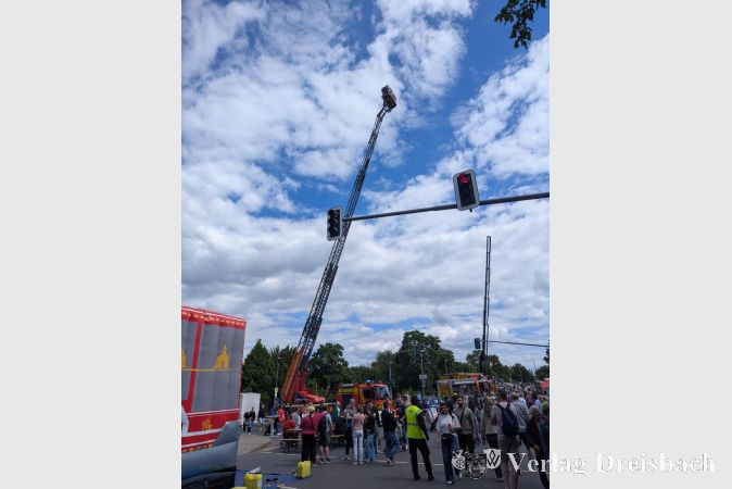 Foto: mpk
Hoch hinaus ging es mit dem Kranwagen der Hattersheimer Feuerwehr.