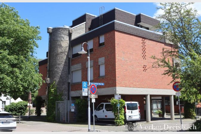 Foto: gus
Was wird ein Käufer des Gemeindezentrums mit dem Gebäude vorhaben? Umbau oder Abriss: Ohne Bebauungsplan ist alles möglich.