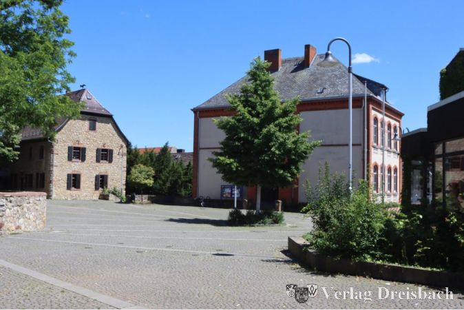 Foto: gus
Die neue Mehrheit in der Stadtverordnetenversammlung sorgt sich um das Platzensemble an St. Gallus, vor allem, ob seine Nutzung als Veranstaltungsort durch einen Eigentümerwechsel am angrenzenden Galluszentrum eingeschränkt werden könnte.