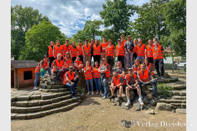 Foto: Melanie Grußbach
Tierpark Hattersheim: Das Süwag-Team im Einsatz.