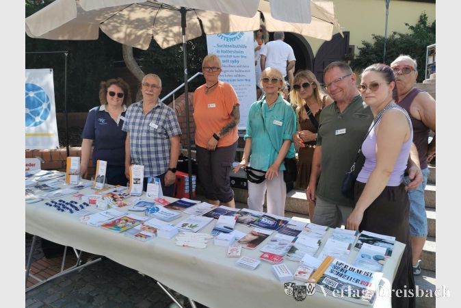 Foto: privat
Die Mitglieder der Gesprächsgruppe der Gemeinschaft "Guter Weg" an ihrem Stand auf dem Wochenmarkt.