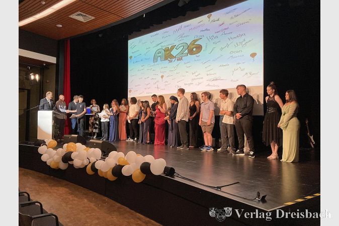 Foto: hl
Die Klasse 9H1 bei der Zeugnisübergabe.