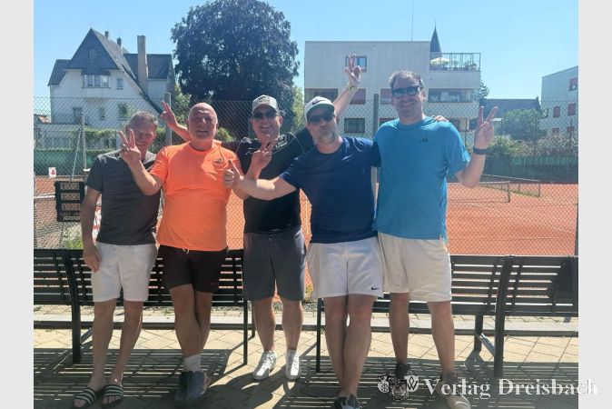 Foto: privat
Weiterhin auf Siegerkurs bleiben die Herren 40 II mit (v.l.n.r) Tom Fischer, Frank Bechstein, Nikolej Kunz, Michael Seibel und Christian Schwarzer.