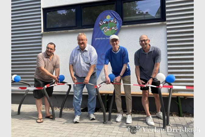 Foto: Stadt Hattersheim
Einweihung der Fahrrad-Anlehnbügel an der TVO-Halle.